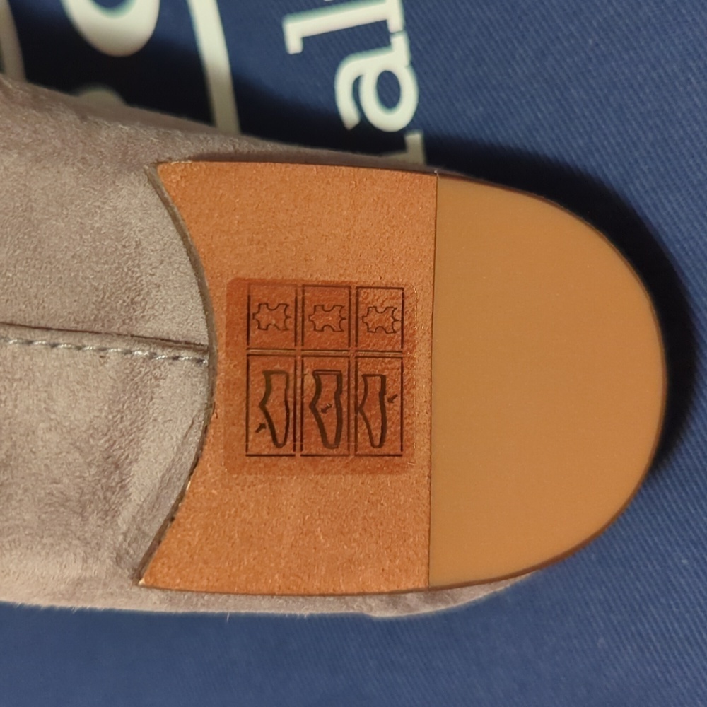 Polo Ralph Lauren Women's Ballet-Ballerina Flat Grey Suede shoes. Size 5.5B. - Picture 4 of 9